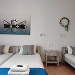 Apartment Isalos Naoussa