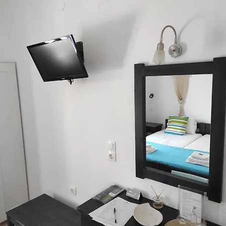 Isalos Paros נאוסה