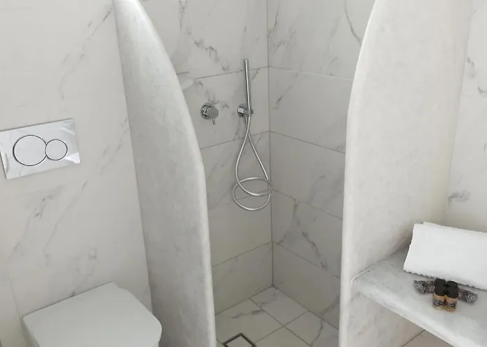 Isalos Paros 公寓 *